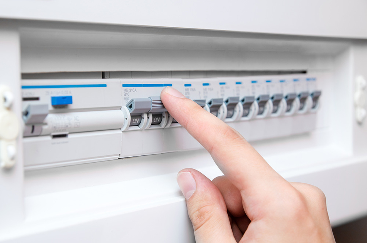 Schalt­schrank­bau bei Elektrotechnik Breitenbach in Gemünden am Main